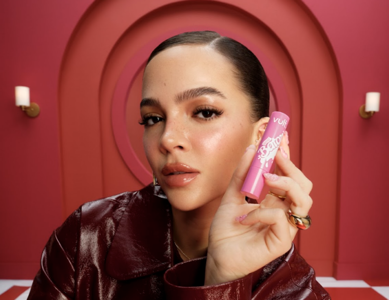Vult revela Mel Maia como sua primeira Beauty Voice de Make