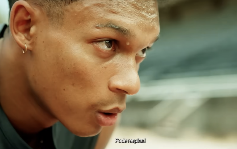 Creditas transforma o “corre” do brasileiro em metáfora