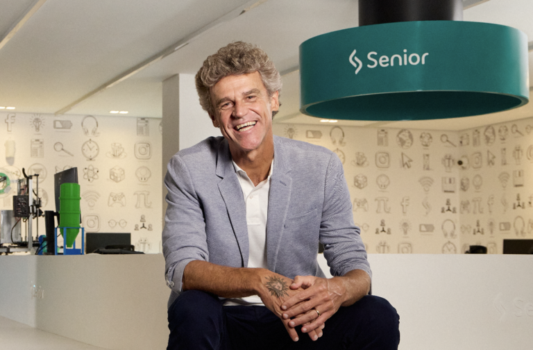 Senior leva Guga da quadra para os negócios