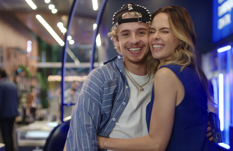 Ana Paula Renault e Juliano Floss protagonizam Dia das Mães da TIM