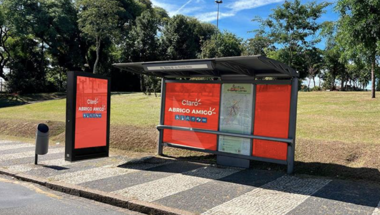 Claro e a Eletromidia expandem operação Abrigo Amigo Claro