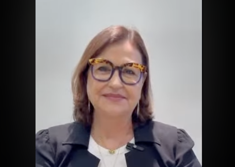 Uma profissional inquieta do outro lado do balcão