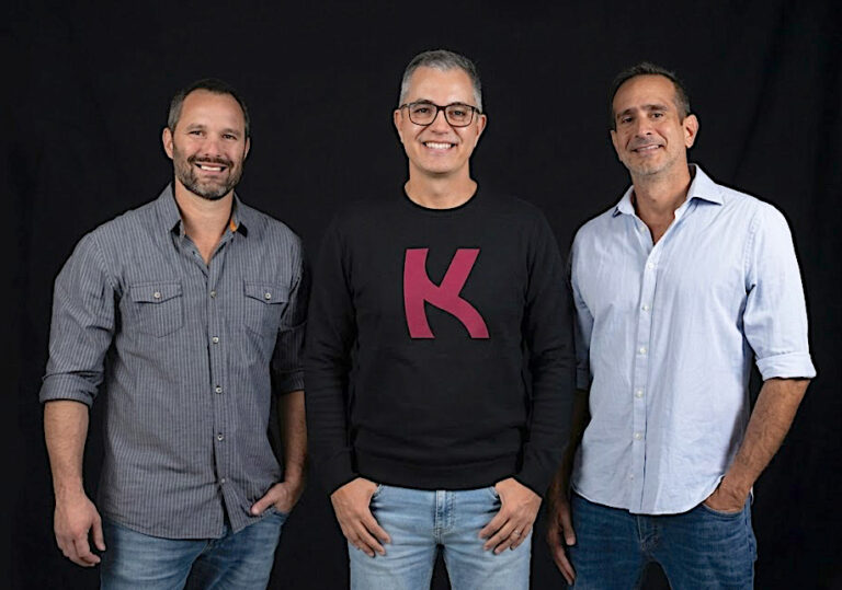 Kindle faz 20 anos com posicionamento “Keep it Burning”