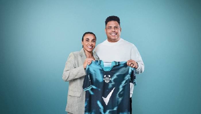 Marta e Ronaldo Fenômeno se encontram em ação de Rexona