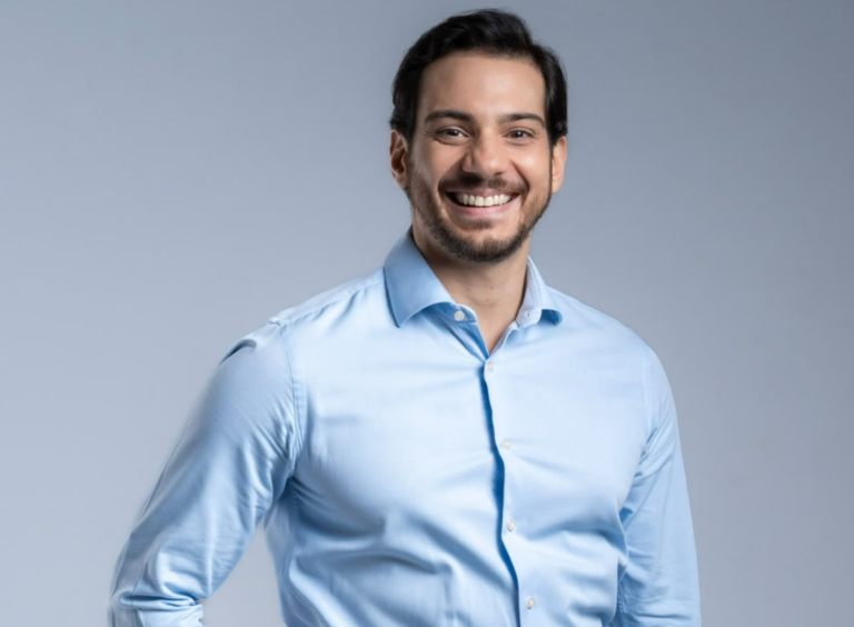 Shopping Paralela anuncia André Serra no marketing