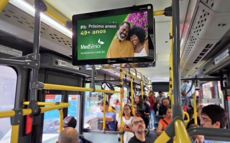 MedSênior amplia presença com mídia em ônibus
