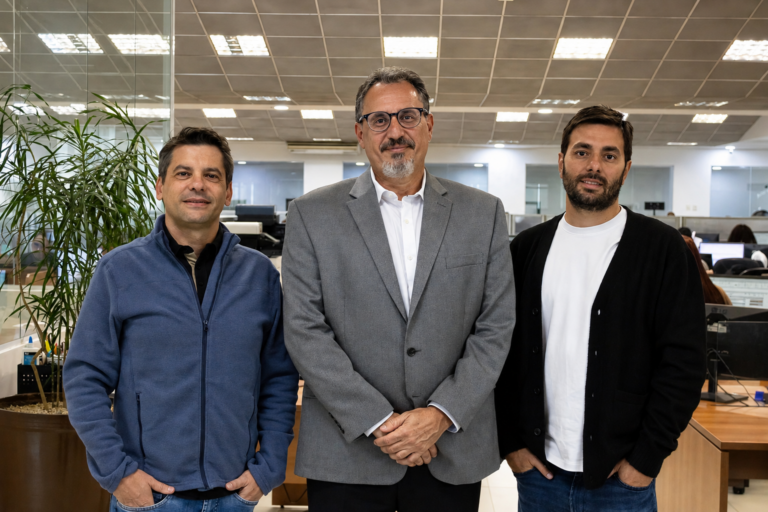 Bob conquista conta do Grupo Carrera