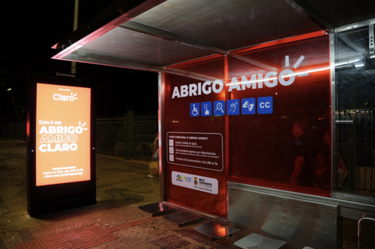 Claro e Eletromidia lançam Abrigo Amigo em BH