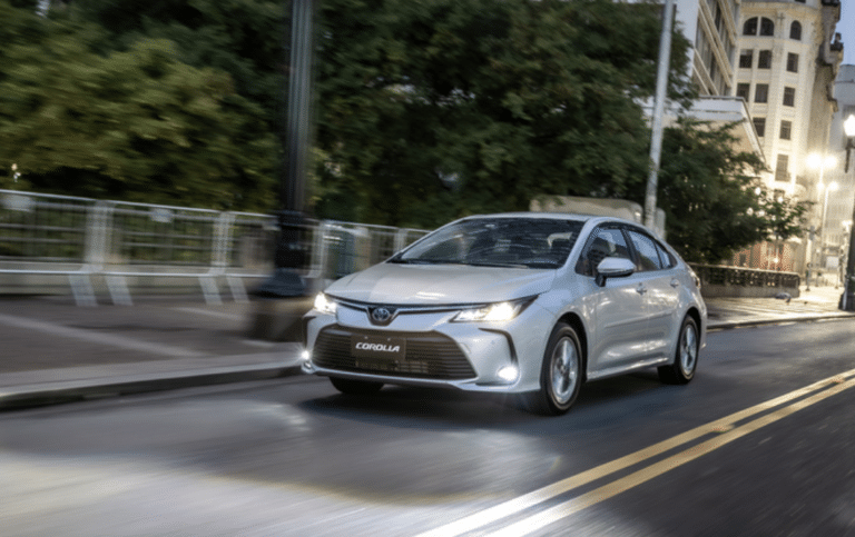 Corolla sedã celebra 60 anos