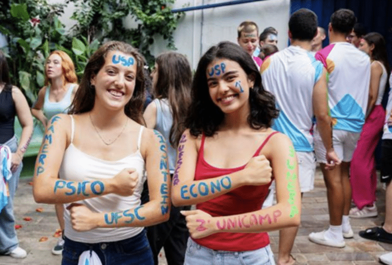 Poliedro coloca estudantes reais no centro de campanha