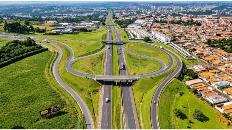 VEX vence concorrência da Anhanguera e expande mídia rodoviária